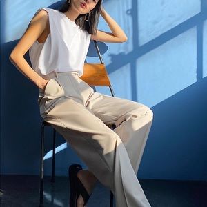 ARITZIA - Babaton Shoulder Pad T-Shirt